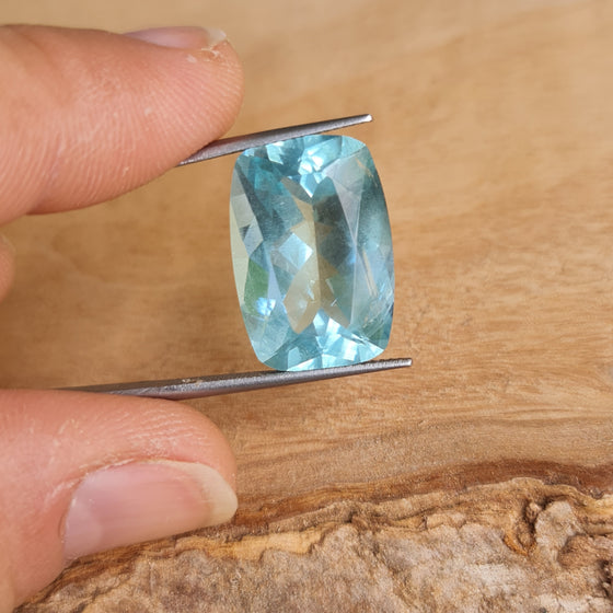 4.7ct cushion cut aquamarine gemstone