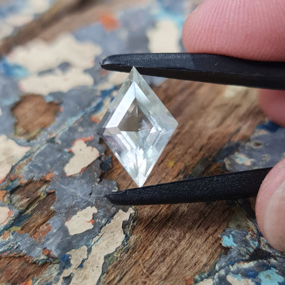 4.57ct Super Fluorescent Hyalite Opal