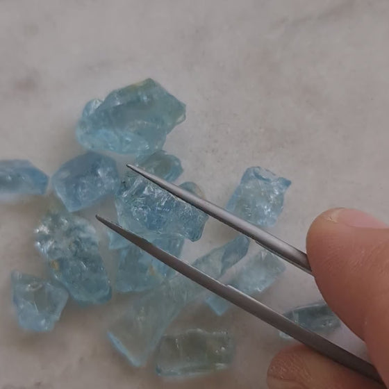 50ct Good Blue Aquamarine Rough Parcels