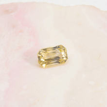  pale yellow faceted sapphire, pretty clean stone