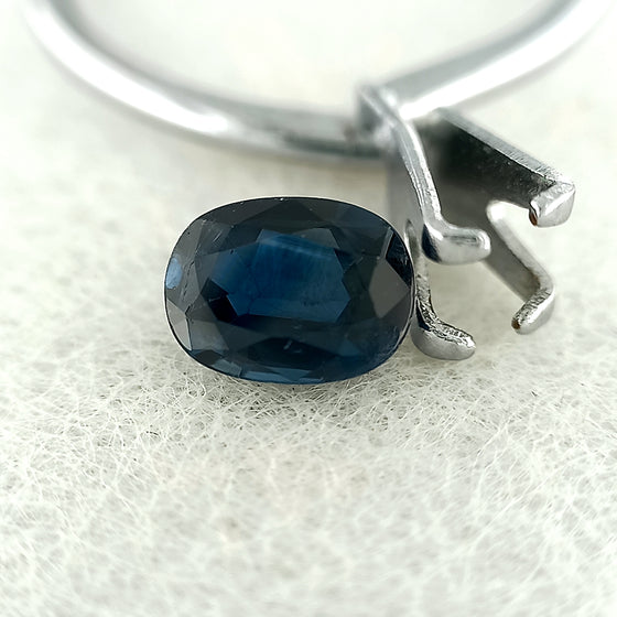 0.90ct Blue Sapphire Oval Cut