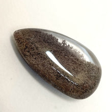  This Chunky pendant piece of Lodolite crystal is very good quality, the crystal is very clear and the inclusions defined. Garden Quartz, also called Inclusion Quartz, or Phantom Quartz