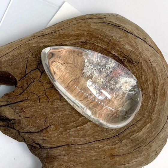 This Chunky pendant piece of Lodolite crystal is very good quality, the crystal is very clear and the inclusions defined. Garden Quartz, also called Inclusion Quartz, or Phantom Quartz